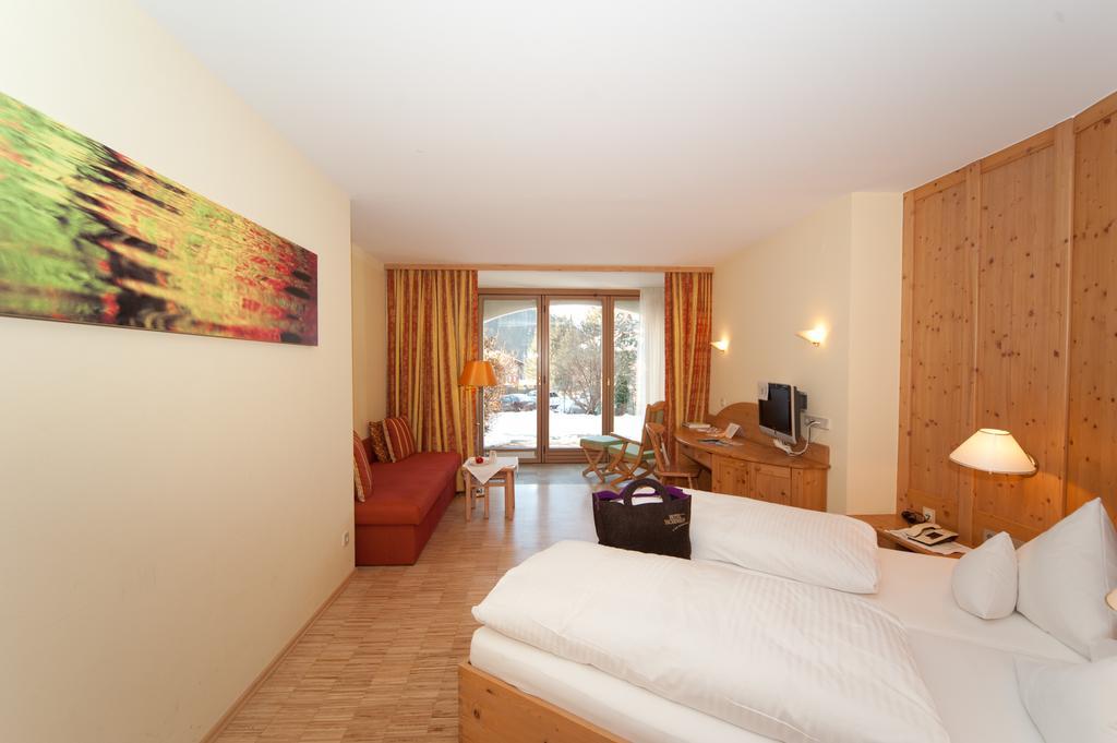 Naturhotel Ortners Eschenhof باد كلينكيرشهايم الغرفة الصورة